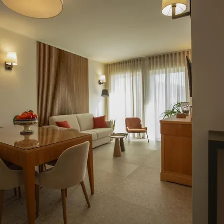 Palazzo Indaco 3* קסטל די סנגרו