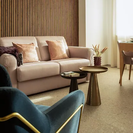 מלון דירות Palazzo Indaco 3*