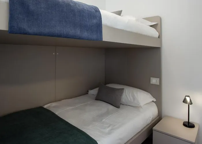 アパートホテル Palazzo Indaco カステル・ディ・サングロ