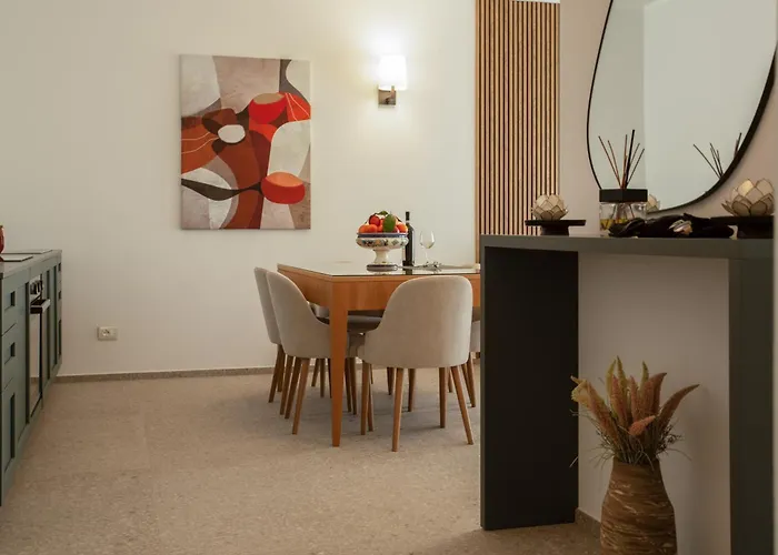 アパートホテル Palazzo Indaco カステル・ディ・サングロ