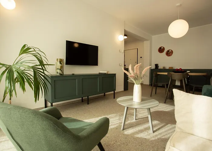 アパートホテル Palazzo Indaco カステル・ディ・サングロ