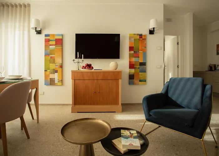 アパートホテル Palazzo Indaco カステル・ディ・サングロ