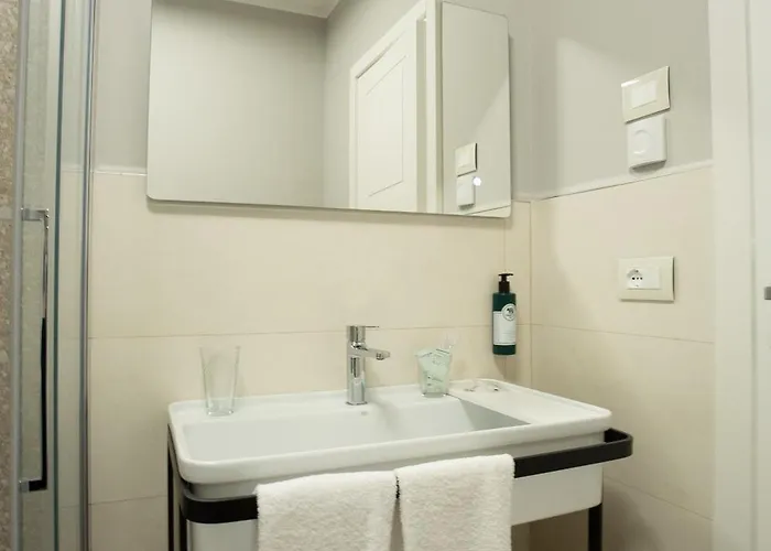 Palazzo Indaco 3* カステル・ディ・サングロ